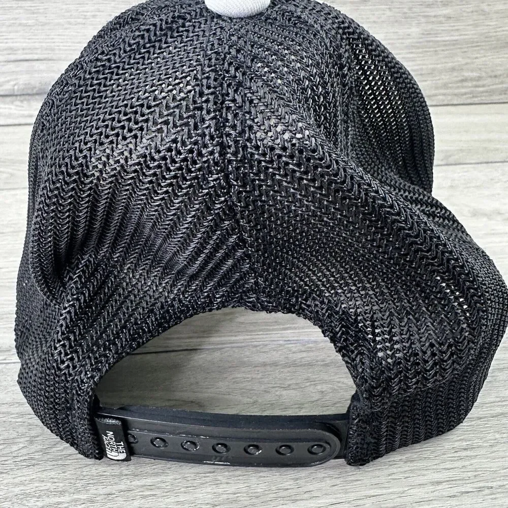 The North Face Snapback Hat Unisex One Size White Gray Mesh Back‎ Cotton